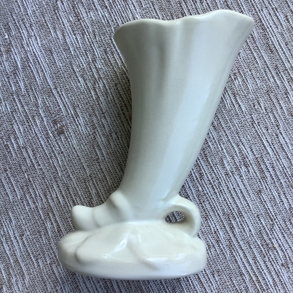 Vintage Set 3 White Weller Cornucopia Vases Vintage Pottery - Picture 3 of 10